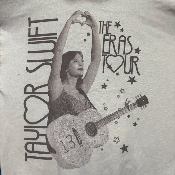 Taylor Swift Eras Tour Heart Photo Acoustic Guitar Hoodie L - Picture 2 of 5
